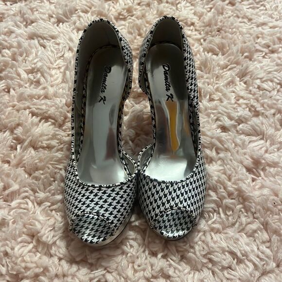 Damita K Size 6 “Alice” - Picture 1 of 6